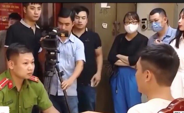 Theo thông tin của CATP Hà Nội cung cấp, sau chưa đầy 36 tiếng xảy ra vụ cướp ngân hàng BIDV rạng sáng 29/7, các lực lượng chức năng đã bắt giữ 2 đối tượng gây án khi đang lẩn trốn tại Hà Nội và Hải Phòng.