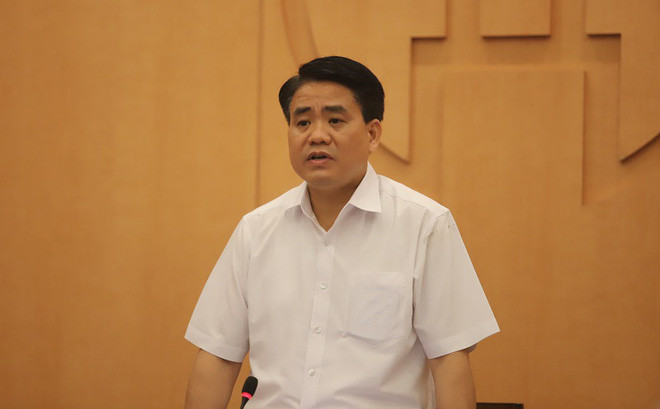 Trao đổi với báo chí, Chủ tịch Hà Nội Nguyễn Đức Chung xác nhận Hà Nội đang có 1 ca nghi nhiễm do đi từ Đà Nẵng về. Hiện, thành phố đang gấp rút triển khai công tác khoanh vùng, điều tra, truy nguồn gốc những người có liên quan đến ca nghi nhiễm này. Ông cho hay, trường hợp này cũng tương đối phức tạp.