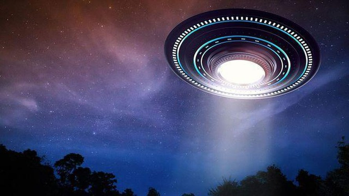 Khoảng 10% bệnh nhân của ông tử vong trong 7 năm kể từ khi tiếp xúc với UFO.