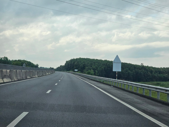 Cao tốc Đà Nẵng - Quảng Ngãi có tổng chiều dài toàn tuyến gần 140 km với điểm đầu tại thôn Túy Loan, huyện Hòa Vang, TP Đà Nẵng và điểm cuối thuộc đường vành đai quy hoạch của TP. Quảng Ngãi, tỉnh Quảng Ngãi.