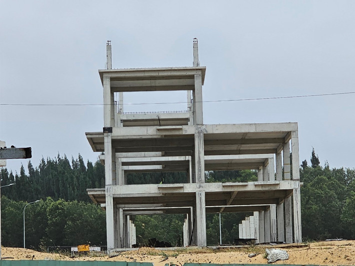 Lý do chấm dứt hoạt động 2 dự án trên vì Tập đoàn FLC không thực hiện theo đúng tiến độ đăng ký.