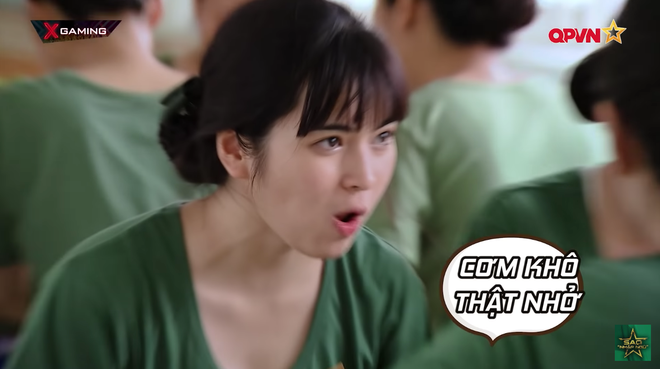 Theo đó, xuất hiện tại Sao nhập ngũ, hot girl Khánh Vân để lộ gương mặt có phần tròn trịa hơn hẳn với những hình ảnh tự đăng trên mạng xã hội. Ảnh : Cắt từ clip