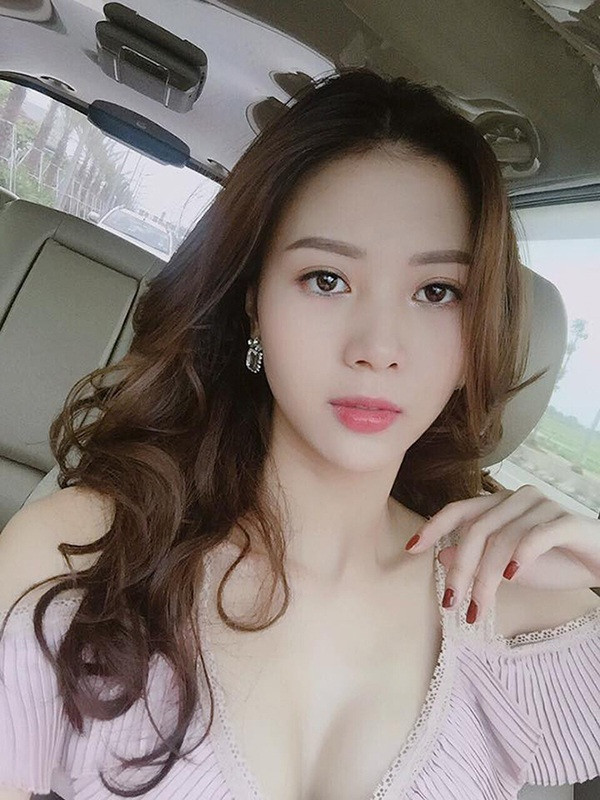 Dù không phải là một cái tên quá đình đám nhưng rõ ràng sự xinh đẹp và thu hút của Vũ Ngọc Châm khiến người ta khó cưỡng lại được.