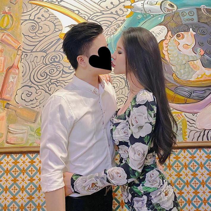 Mới đây, hot girl "sang chảnh" Vũ Ngọc Châm (1992) khiến dân tình bất ngờ khi được chính nhiếp ảnh gia hé lộ ảnh đám hỏi của cô.