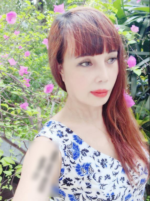 Từ khi cô Sao can thiệp phẫu thuật thẩm mỹ để níu kéo tuổi thanh xuân, tên tuổi của cô và chồng trẻ lại càng được quan tâm. Tuy nhiên đi theo chiều hướng tiêu cực là phần lớn.