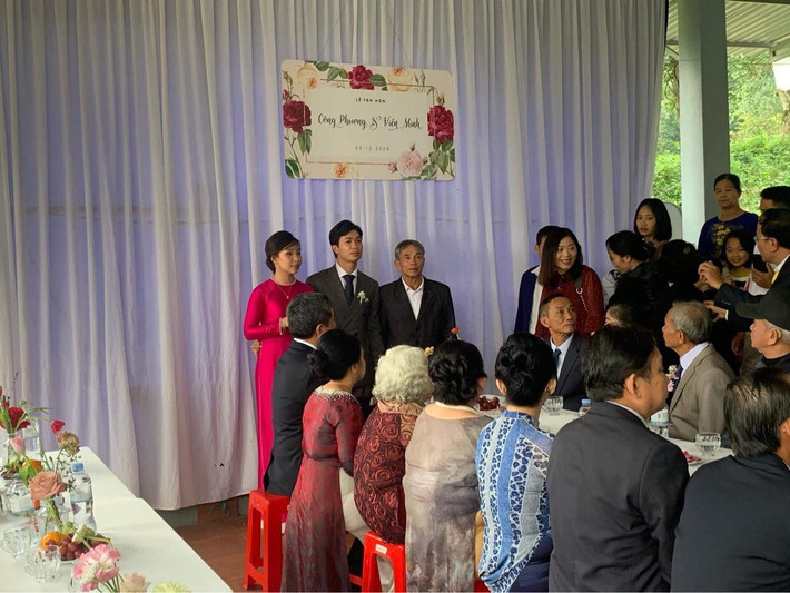 Lễ cưới của chú rể Công Phượng và cô dâu Viên Minh đã được tổ chức ở quê nhà Đô Lương (Nghệ An). Lễ cưới có sự góp mặt của thành viên trong gia đình họ nội, ngoại và đông đảo bạn bè của cô dâu và chú rể đến chia vui.