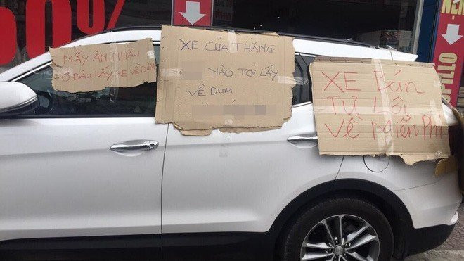 Cách thức đầu tiên được các chủ nhà hay làm đó là dùng biển cảnh cáo dán thân xe vì đỗ "vô ý thức".