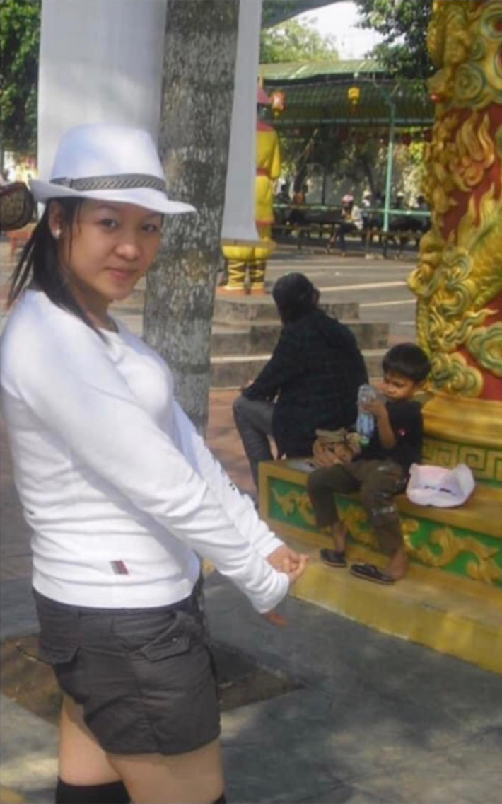 Trước khi đến với chàng cầu thủ điển trai và nổi tiếng đình đám, nàng hot girl này có nhan sắc không có gì nổi bật với thân hình mập mạp, làn da đen nhẻm.