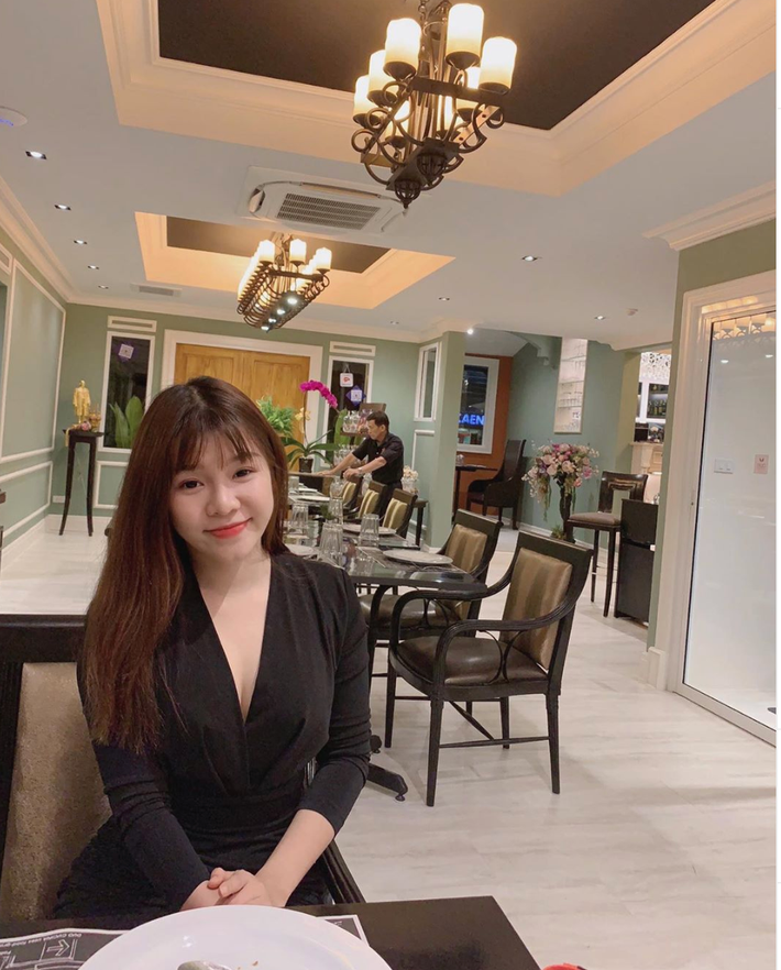 Yến Xuân không chỉ được biết đến là bạn gái Đặng Văn Lâm mà còn là "hot girl phòng tập" đình đám trên mạng xã hội.