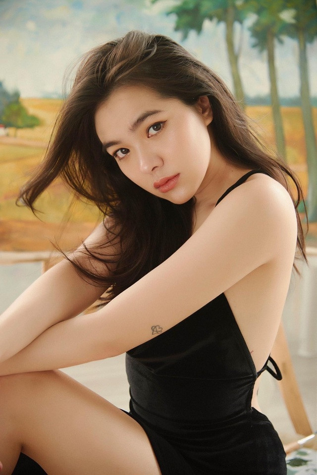 Thiên Trang thường xuyên xuất hiện trên hàng loạt mặt báo nhờ vẻ đẹp nổi bật. Hiện tại, Thiên Trang là sinh viên của Đại học Swinburne Việt Nam.