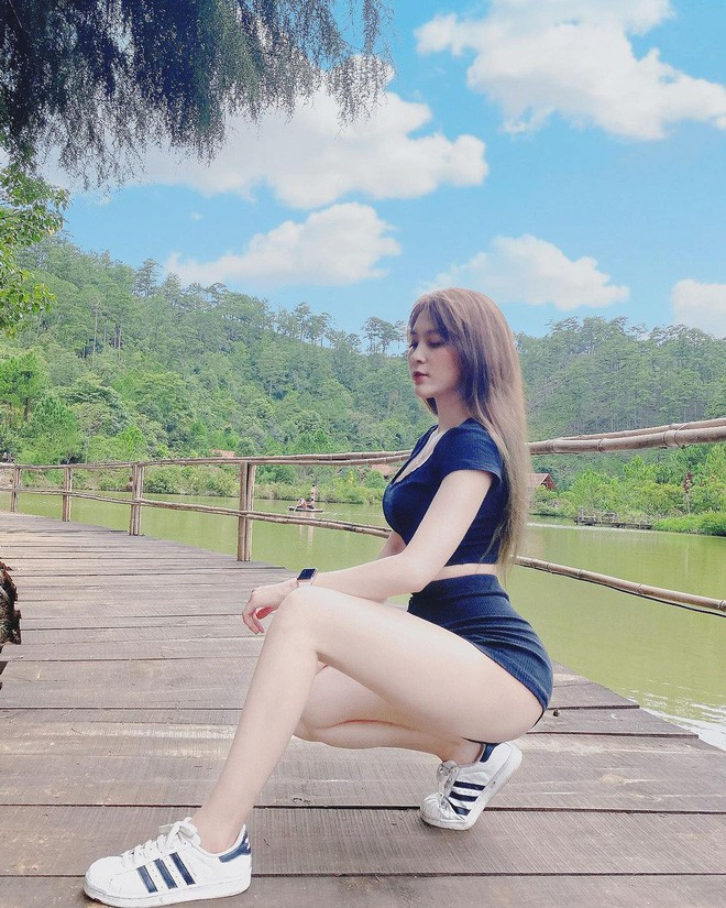 Về ngoại hình, Trân Trần không có nhiều thay đổi. Cô nàng vẫn rất xinh đẹp, và đặc biệt hot girl này vẫn cực kỳ nóng bỏng.