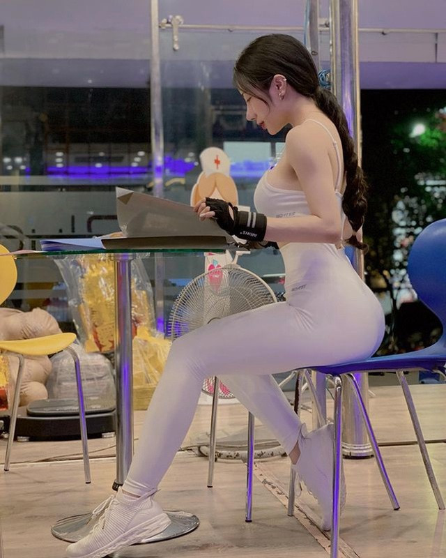 Cô bắt đầu tập từ ngày 3.3.2019. Sau đúng 2 tháng, Hồng Nhung giảm được 9kg. Đến hiện tại cân nặng dừng ở mốc 53kg. Số đo 3 vòng được cải thiện rõ rệt, lần lượt là 92-61-97 (cm).