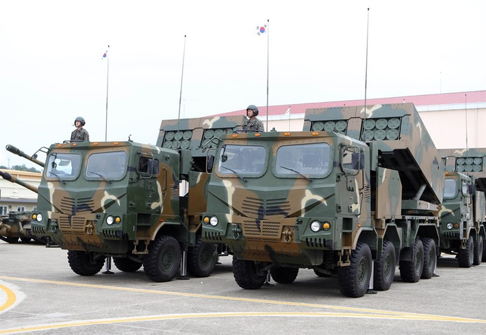 Dự kiến trong thời gian sắp tới, vũ khí Hàn Quốc có thể "tràn ngập" khắp châu Âu khi ngày càng được nhiều quốc gia tại Cựu lục địa tỏ ý ưa chuộng vì tương thích cơ sở hạ tầng có sẵn.