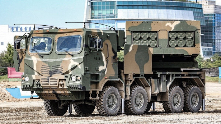 Bên cạnh đó, Tập đoàn Elbit Systems của Israel với pháo phản lực dẫn đường Puls cũng được chào bán với mức giá thấp và thời gian giao hàng nhanh hơn, căn cứ vào trường hợp Đan Mạch. Tổ hợp MLRS này đã được Hà Lan, Đức và Tây Ban Nha đặt hàng.