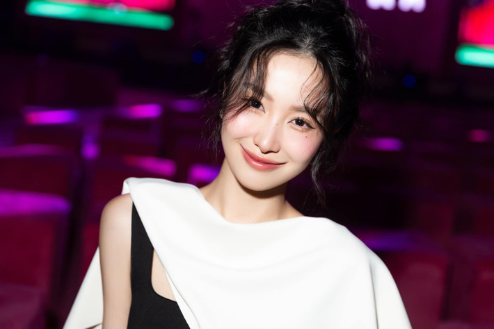 Jun Vũ là một trong những nàng hot girl được đánh giá có tài sắc vẹn toàn, từ lâu cô nàng đã được netizen đặt danh xưng " hot girl trà sữa" nhờ vẻ trong sáng.