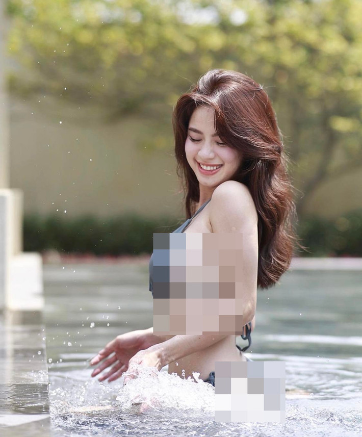 Mới đây, Hàn Hằng tung bộ ảnh kèm chú thích: "Năm mươi sắc thái của mùa hè". Diện bikini nhỏ xíu, bạn gái Huyme khoe khéo được eo thon, vòng ba căng tròn.