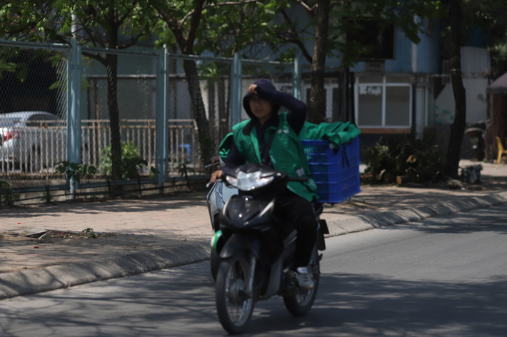 Hôm nay là ngày nắng nóng đỉnh điểm trên cả nước, ở Hà Nội và nhiều tỉnh thành khác nhiệt độ có thể vượt mức kỷ lục.