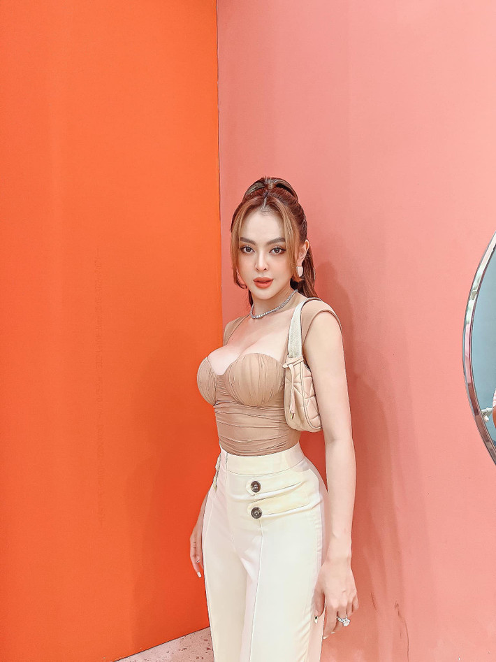 Nếu không tính các thị phi trong quá khứ thì Trang Nemo là nhân vật rất tài năng và thời trang. Ảnh: FBNV