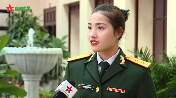 Linh Na còn được mệnh danh là "bông hồng thép" của thể thao quân đội.