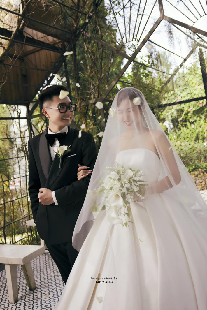 Cuộc sống khi làm dâu hào môn của Lê Thị Khánh Huyền luôn được nhiều người quan tâm.