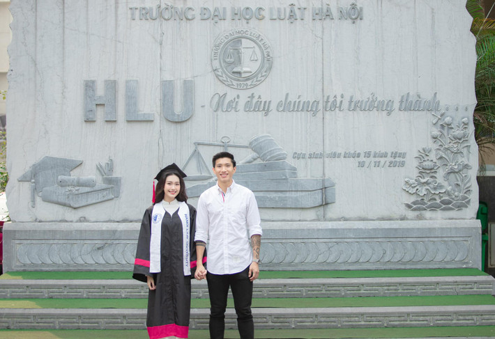 Nam cầu thủ này được xét tuyển dựa trên thành tích ở đội tuyển quốc gia khi tham dự các giải quốc tế chính thức.