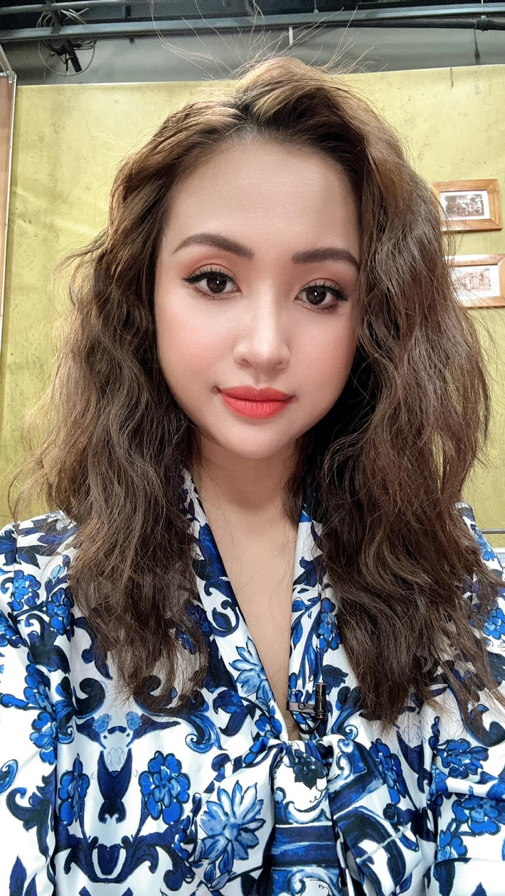 Vợ chồng MC Vân Hugo cũng giàu có nức tiếng khi ông xã là doanh nhân còn Vân Hugo hiện cũng là bà chủ của một trường mầm non tư thục lớn mạnh.