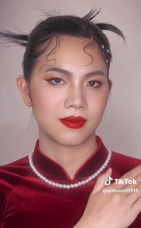 Ngoài ra cô nàng còn lấn sân mảng TikTok, trở thành một TikToker sở hữu hàng chục ngàn theo dõi.