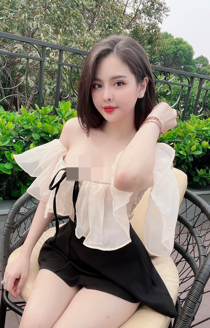 Hiện tại, con gái của Huyền Trang đã vào lớp 1 và cô có nhiều thời gian hơn cho công việc cũng như chăm sóc bản thân.