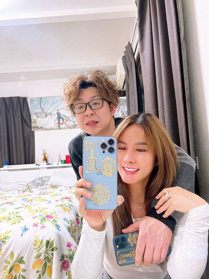 Đáng chú ý hơn, bác sĩ này còn tiết lộ thêm vợ chồng Đức Nhân từng đề cập việc muốn được bác sĩ thực hiện chữa trị miễn phí, đổi lại, nữ YouTuber sẽ PR cho bác sĩ.