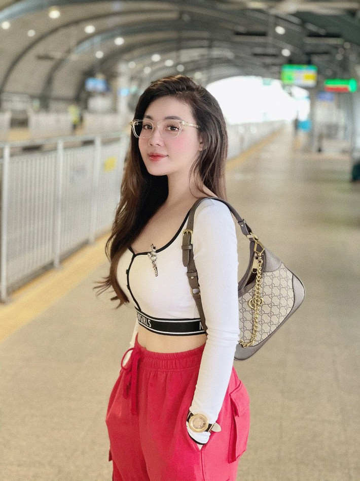 Âu Hà My là nữ giảng viên tiếng Pháp tại Trường Đại học Ngoại ngữ - Đại học Quốc gia Hà Nội.