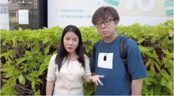 Những ngày gần đây, Bà Nhân và bác sĩ Cao Hữu Thịnh được phủ sóng trên khắp mặt báo và các nền tảng mạng xã hội. Nguyên nhân xuất phát từ việc Bà Nhân đăng clip tố bác sĩ làm việc không có tâm và không thống nhất, rõ ràng về thời gian trong khâu tiêm kích trứng.