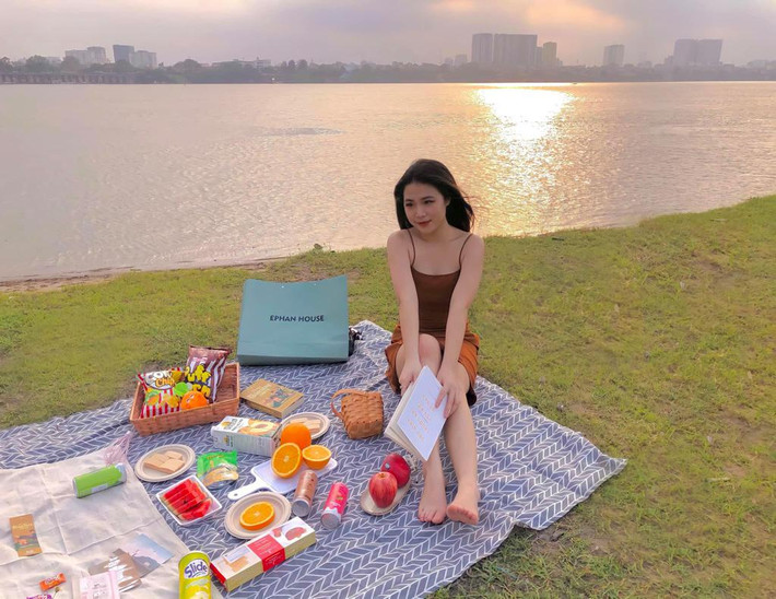 Những ngày cuối tuần trời nắng ráo nơi đây là địa điểm hấp dẫn dành cho gia đình, hội chị em bạn dì tụ tập vui chơi, nướng BBQ cực đỉnh. Để có một chuyến đi cực chill nhớ theo dõi thời tiết thật kĩ nha. Ảnh: Internet