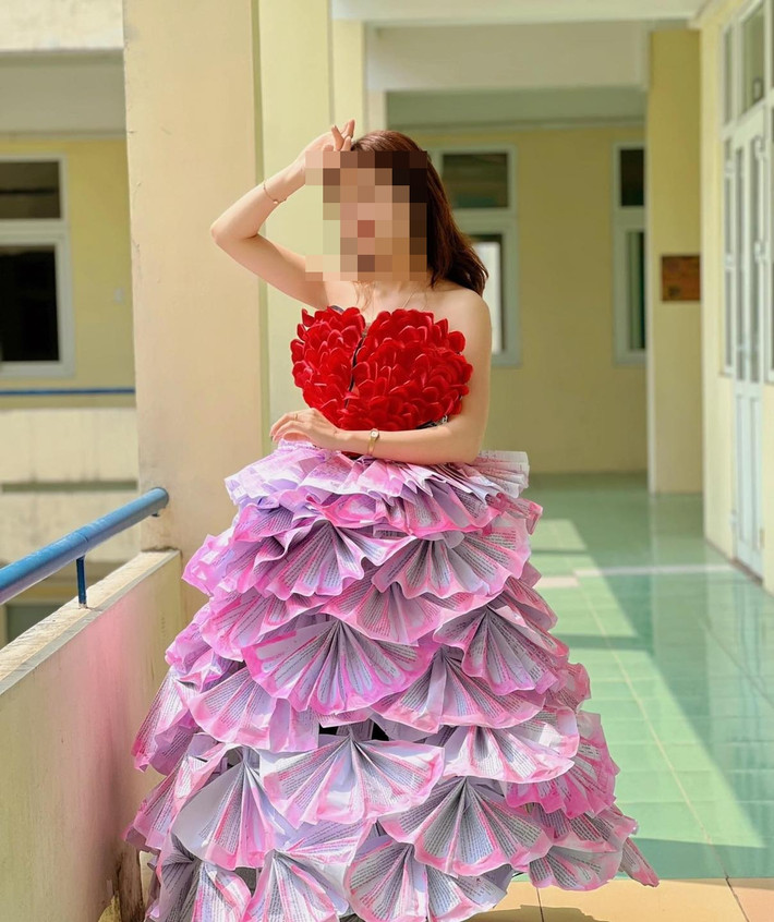 Không thể phủ nhận những bộ trang phục làm từ nguyên liệu tái chế này rất đẹp mắt và sáng tạo.