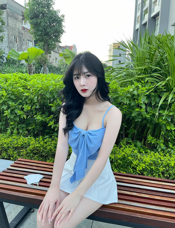 Quá uất ức, nữ streamer này đã bật khóc nức nở, và phải mất gần 30 phút sau mới có thể bình tĩnh trở lại.