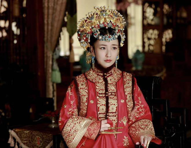 Bà được vua cha yêu thương và gả cho Ô Nhĩ Cổn, con trai thủ lĩnh Nội Mông, trong một cuộc hôn nhân chính trị. (Ảnh: Dân việt)