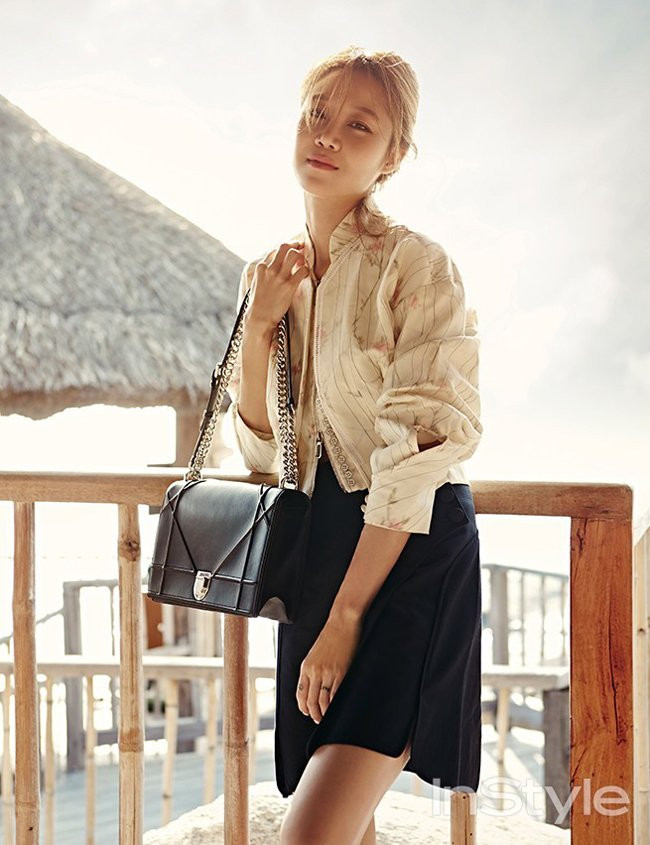 Đầu năm 2015, diễn viên Gong Hyo Jin tới Nha Trang, Việt Nam thực hiện bộ ảnh cho tạp chí InStyle số phát hành tháng 3. Nữ diễn viên 35 tuổi thích thú với thời tiết mát mẻ, ấm áp của Việt Nam. Ngoài ra, ngôi sao Chỉ có thể là yêu còn bày tỏ cảm xúc phấn khích của mình khi đứng trước bãi biển Nha Trang tuyệt đẹp.
