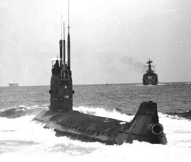 Tàu ngầm K-27 được gia nhập biên chế Hải quân Liên Xô vào năm 1963 và bị loại biên vào năm 1979. Tàu ngầm này sau khi bị loại biên đã được IAEA khuyến cáo Liên Xô đánh chìm nó một cách có chủ ý thay vì cố lấy lõi phản ứng hạt nhân ra ngoài. Ảnh: Photoarchive.
