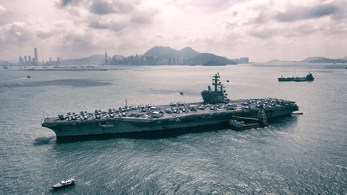 Tờ Asia Times cũng đặt giả thiết rằng rất có thể tàu USS Ronald Reagan đã cho hoạt động các thiết bị phá sóng radio và phá sóng điện thoại để chông các hành động gián điệp vì tàu USS Ronald Reagan hiện chỉ đỗ cách Trung Quốc Đại Lục vài kilomets và trên Hong Kong cũng đầy rẫy quân đội Trung Quốc. Nguồn ảnh: Timeasia.