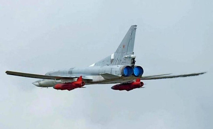 Phòng không Ukraine đã thông báo về một số trường hợp tên lửa Kh-32 được sử dụng trên chiến trường, nó dễ dàng qua mặt các tổ hợp đánh chặn tối tân nhất của NATO, cho thấy đây thực sự là vũ khí đáng gờm.