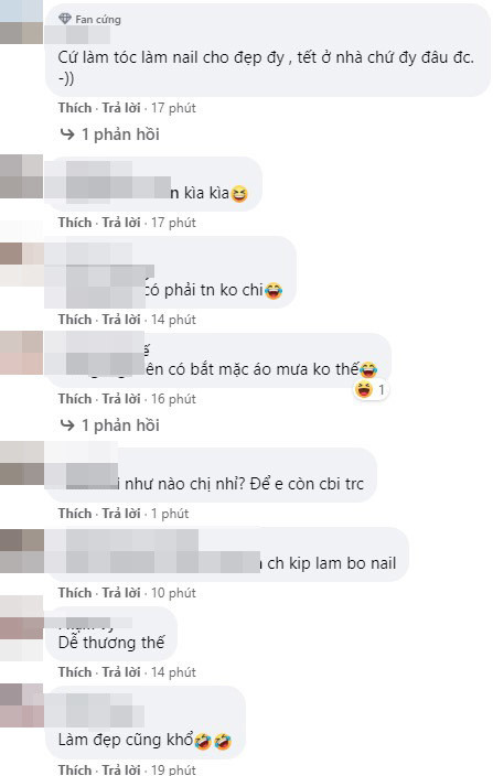 Dân mạng dở khóc dở cười với cảnh tượng phòng chống COVID-19 này. Nhiều người nhận định rằng đây quả là một cách hay để phòng chống dịch mà chị em cần phải học hỏi khi làm đẹp chuẩn bị đón Tết. Ảnh: Chụp màn hình