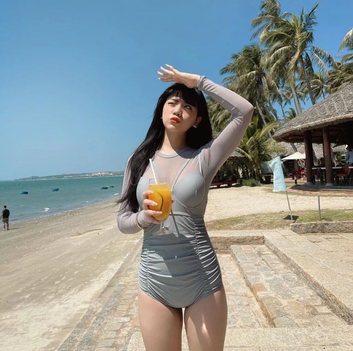 Dù là kiểu dáng bikini ra sao thì trông Bảo Hân cũng cực thu hút.
