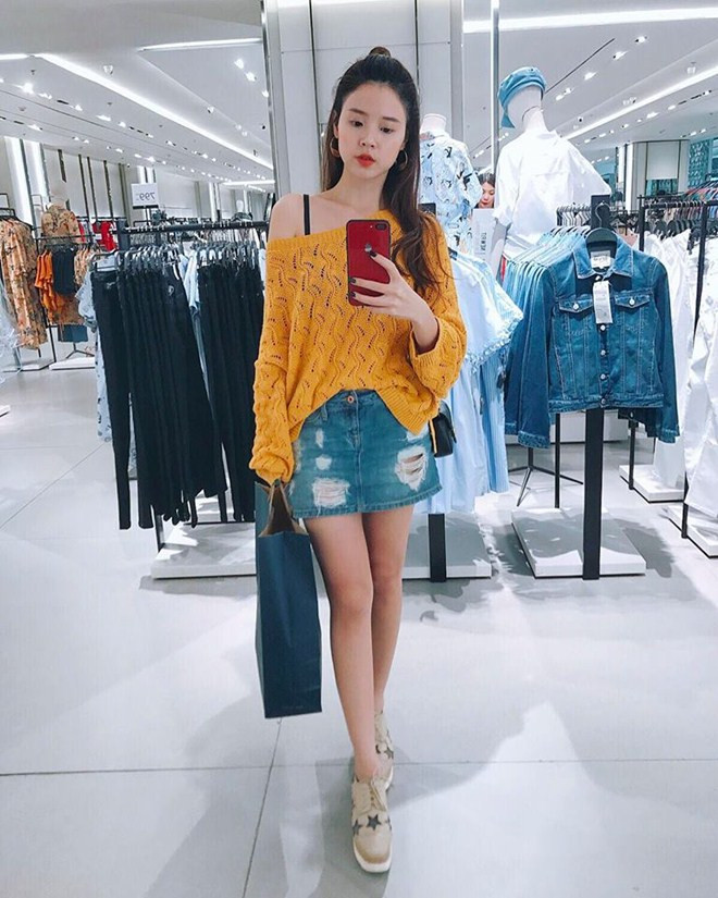 Người đẹp 31 tuổi cũng là một tín đồ hàng hiệu có tiếng trong showbiz Việt. Ảnh: FBNV