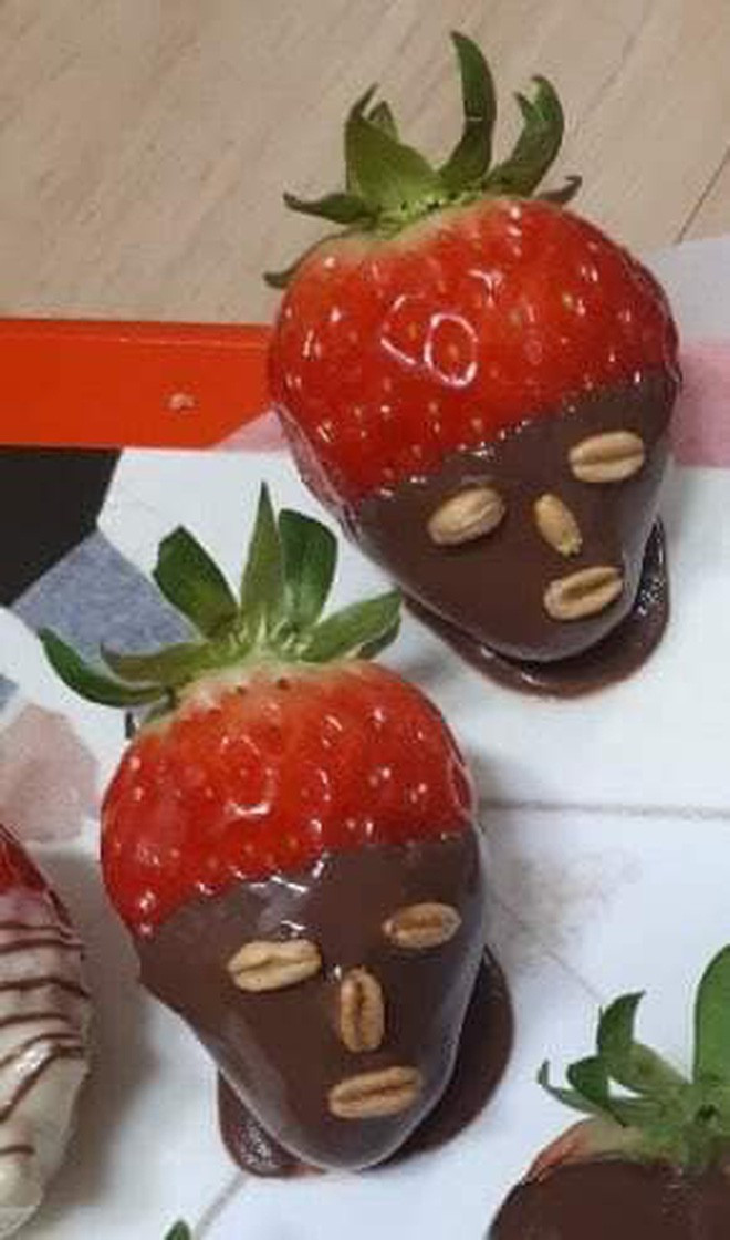 Valentine sắp đến và bây giờ thì hội có gấu hay crush cũng đang sốt sắng chuẩn bị hoa và quà cho một ngày lễ tình nhân thật ngọt ngào. Bên cạnh hoa hồng, chocolate là thứ không thể thiếu trong ngày đặc biệt cho các cặp đôi yêu nhau.