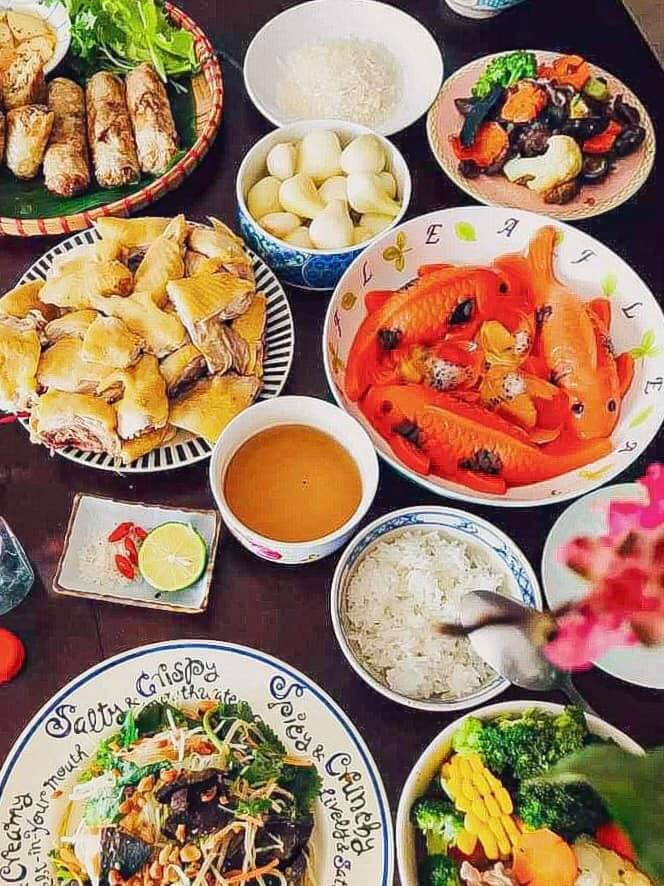Chỉ cần nhìn mâm cúng ông Công ông Táo này là biết người làm vô cùng đảm đang và khéo léo. Ảnh: FB Đỗ Minh Ngọc