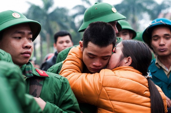 Phút bịn rịn không muốn rời xa.