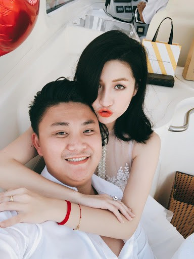 Năm 2019, cựu hot girl Vân Navy lên xe hoa và hiện đang có cuộc sống viên mãn bên gia đình nhỏ.