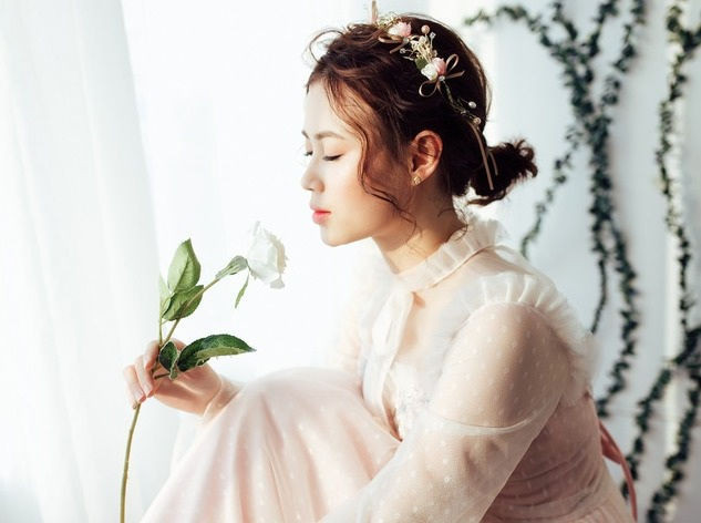 Sở hữu ngoại hình ưa nhìn cùng gu thời trang nhẹ nhàng, nữ tính, cô giáo Thảo Hương (24 tuổi) có hơn 500.000 lượt theo dõi kênh trên TikTok.