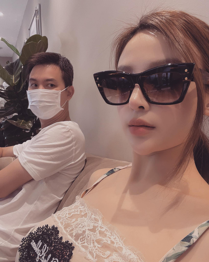 Không giống những ngày đầu bước chân vào showbiz, bà mẹ hai con ở thời điểm hiện tại theo đuổi hình ảnh sexy, gợi cảm.
