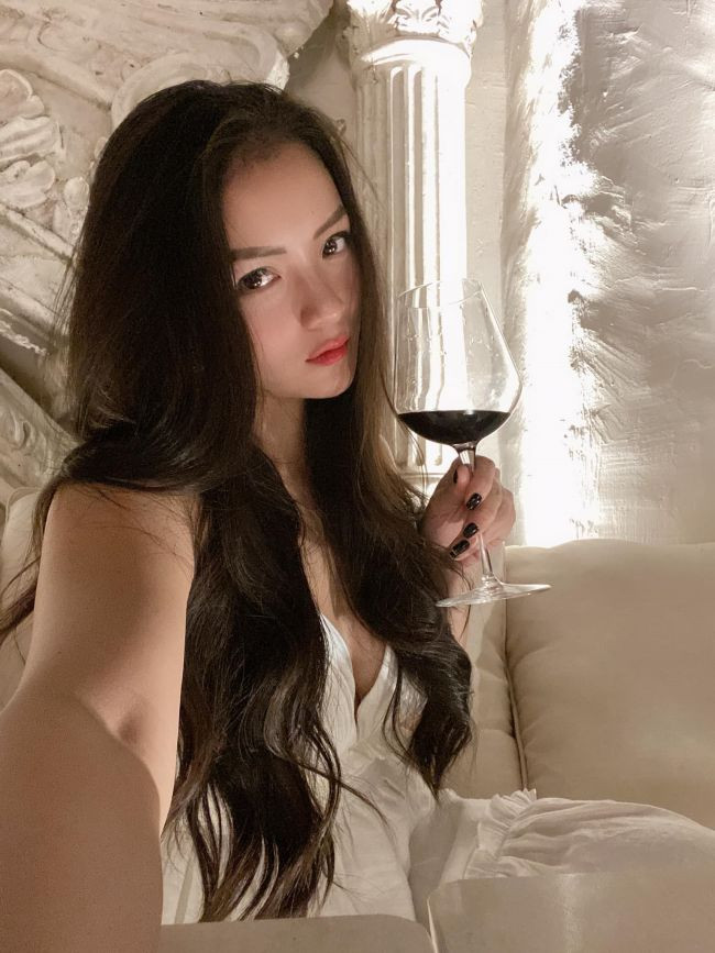 Sau những scandal không đáng có và sự "kém duyên" với showbiz Việt, năm 2009, Thủy Top bất ngờ quyết định sang Mỹ du học và gần như vắng bóng hoàn toàn trong các hoạt động của showbiz Việt. Ảnh: Tổng hợp