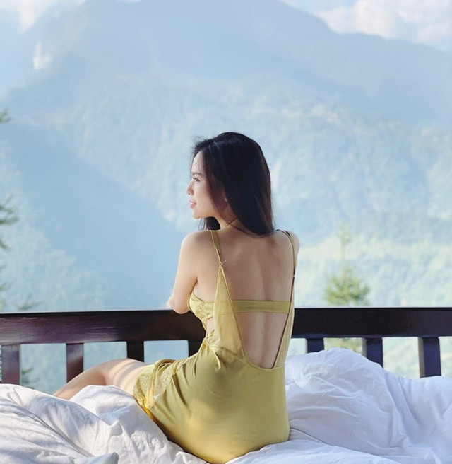 Trên trang cá nhân, người đẹp thường xuyên chia sẻ những hình ảnh lui tới phòng tập gym. Song song với đó, Phi Huyền Trang còn áp dụng chế độ ăn uống lành mạnh.